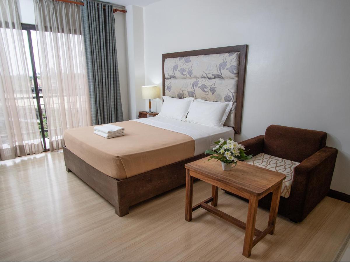 Marzon Hotel Kalibo Esterno foto